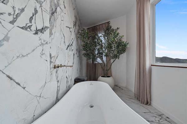 Gallery Primary 1 Bathroom 06