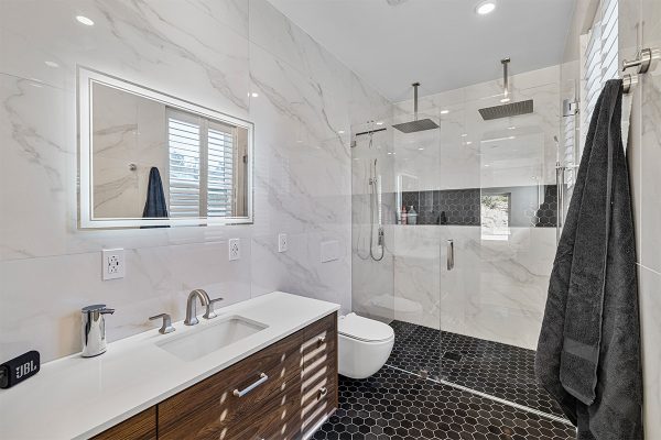 Gallery Primary 2 Bathroom 01